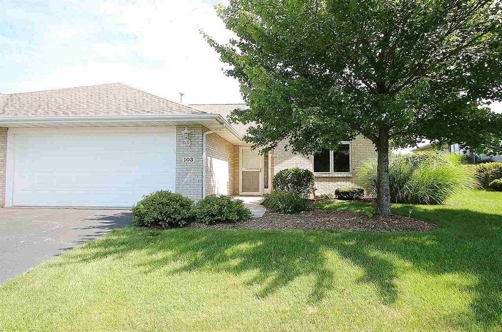 103 RED BARN Lane #252B, Rockton, IL 61072