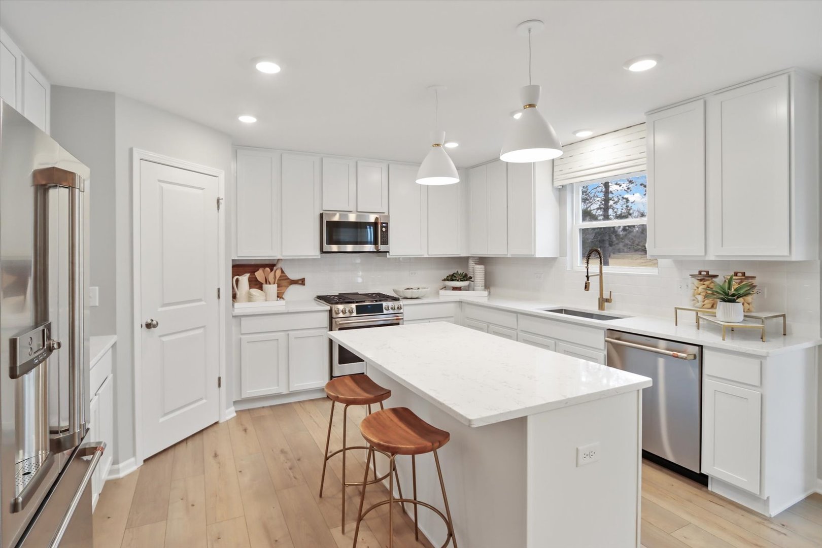 1760 Breton Avenue, North Aurora, IL 60542