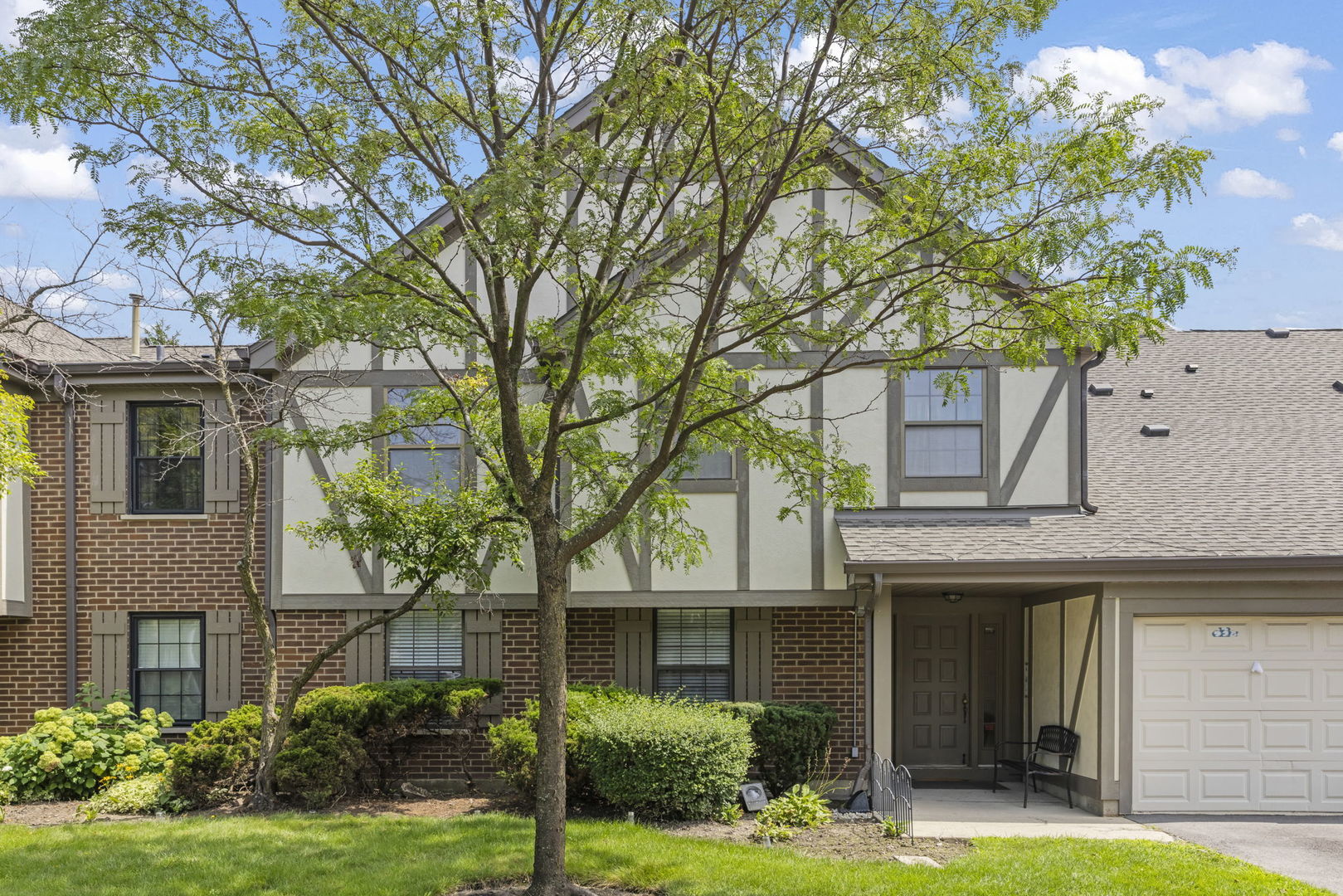 340 Essex Court #B, Wood Dale, IL 60191