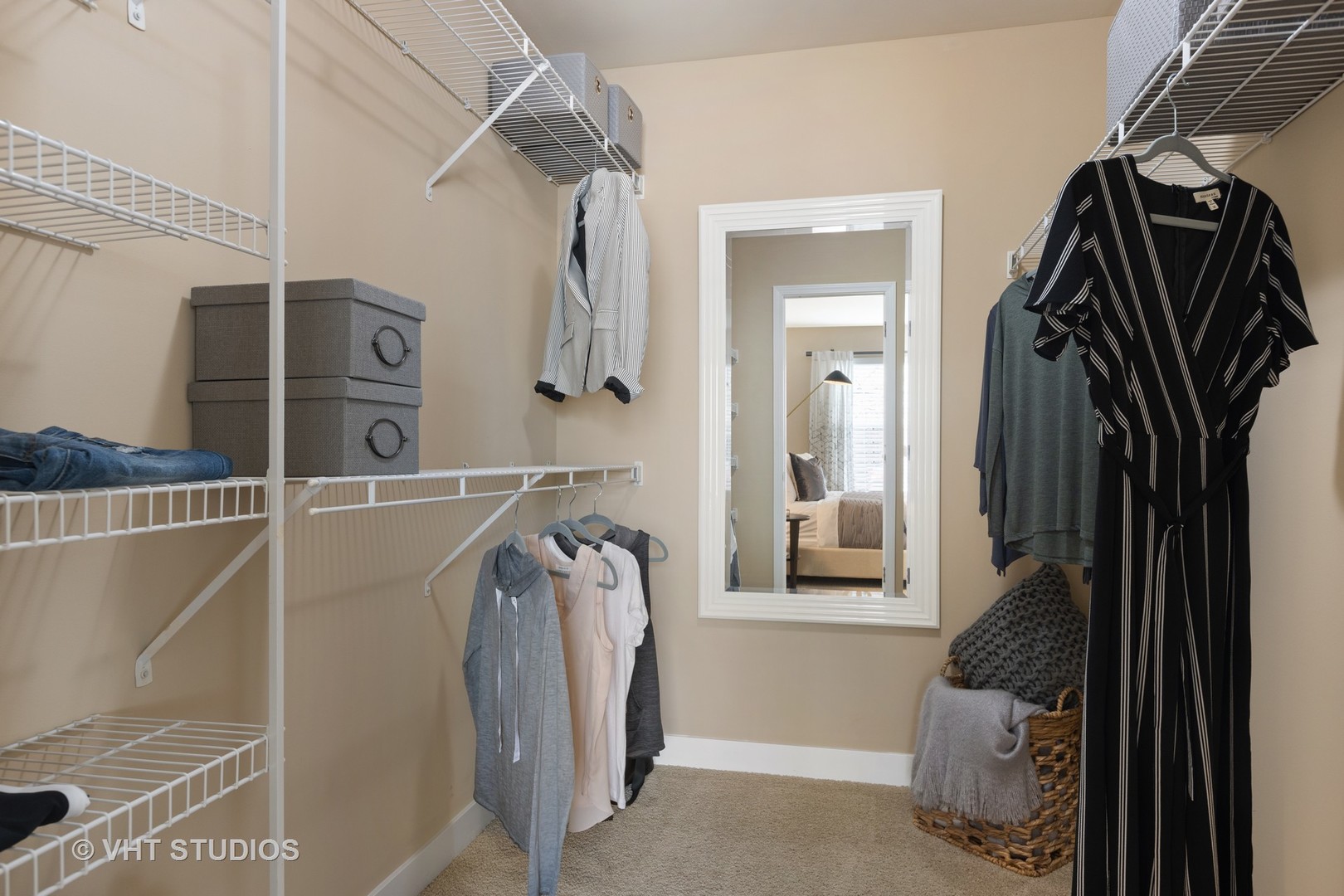 36 Sterling Circle #302, Wheaton, IL 60189