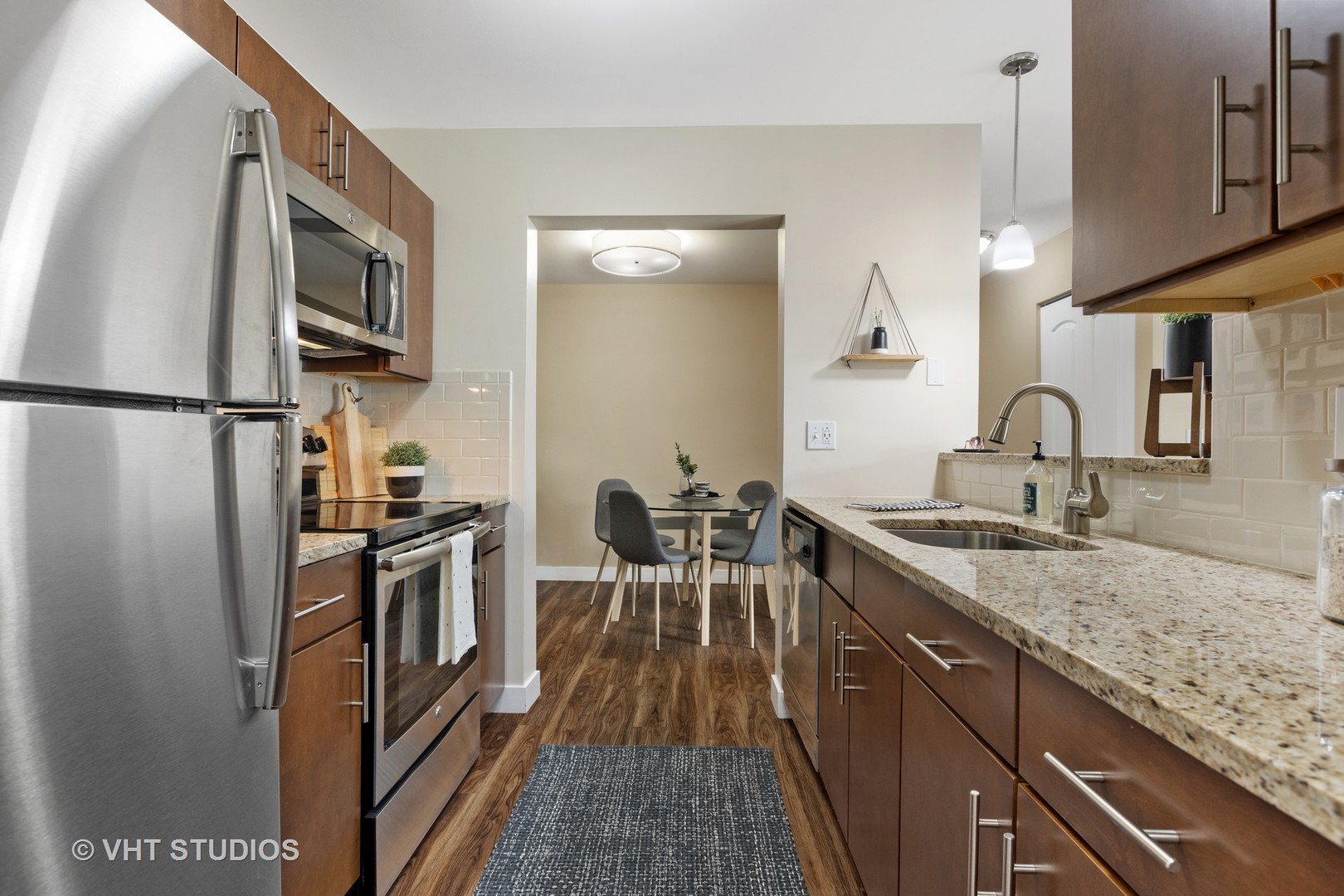 40 Sterling Circle #104, Wheaton, IL 60189