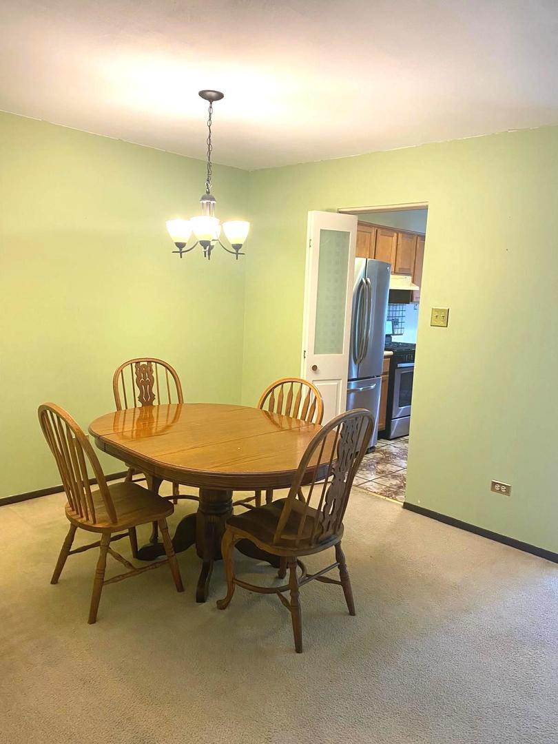 823 E Coach Road #8, Palatine, IL 60074