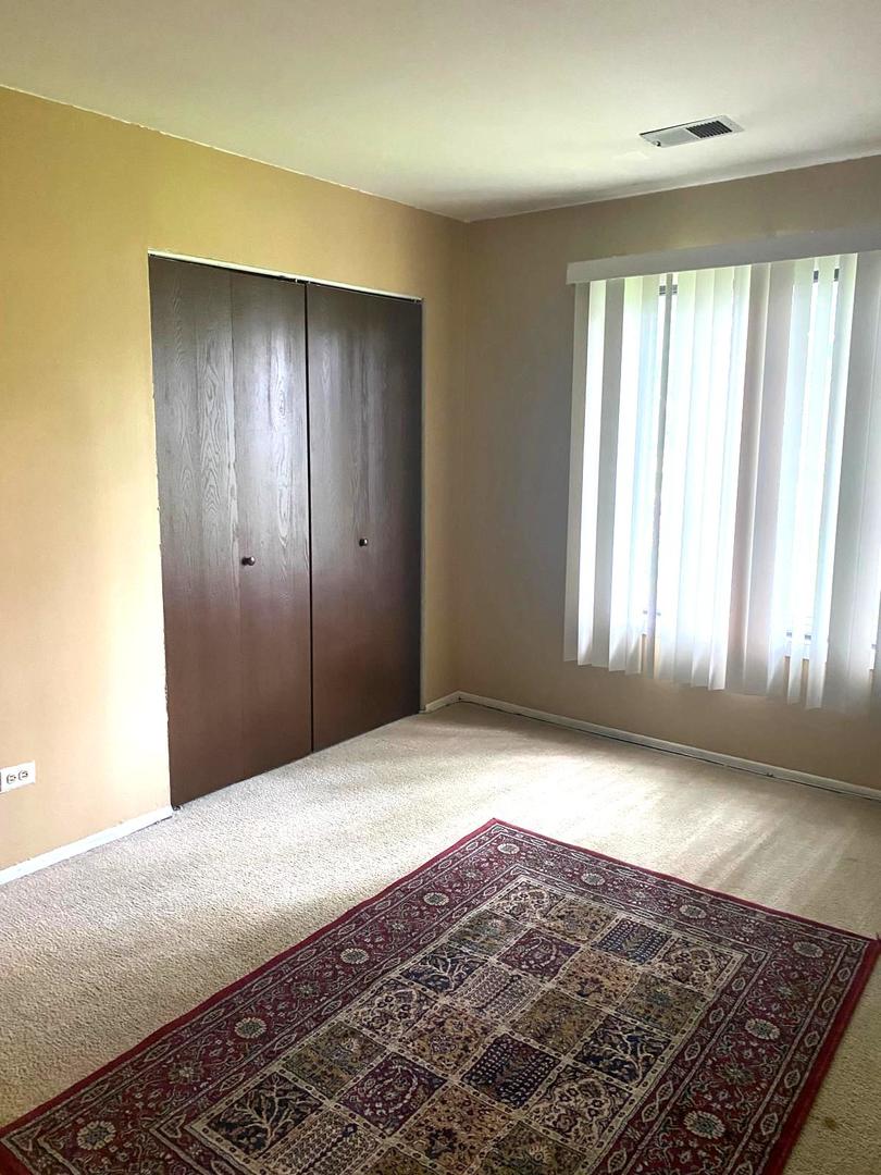 823 E Coach Road #8, Palatine, IL 60074