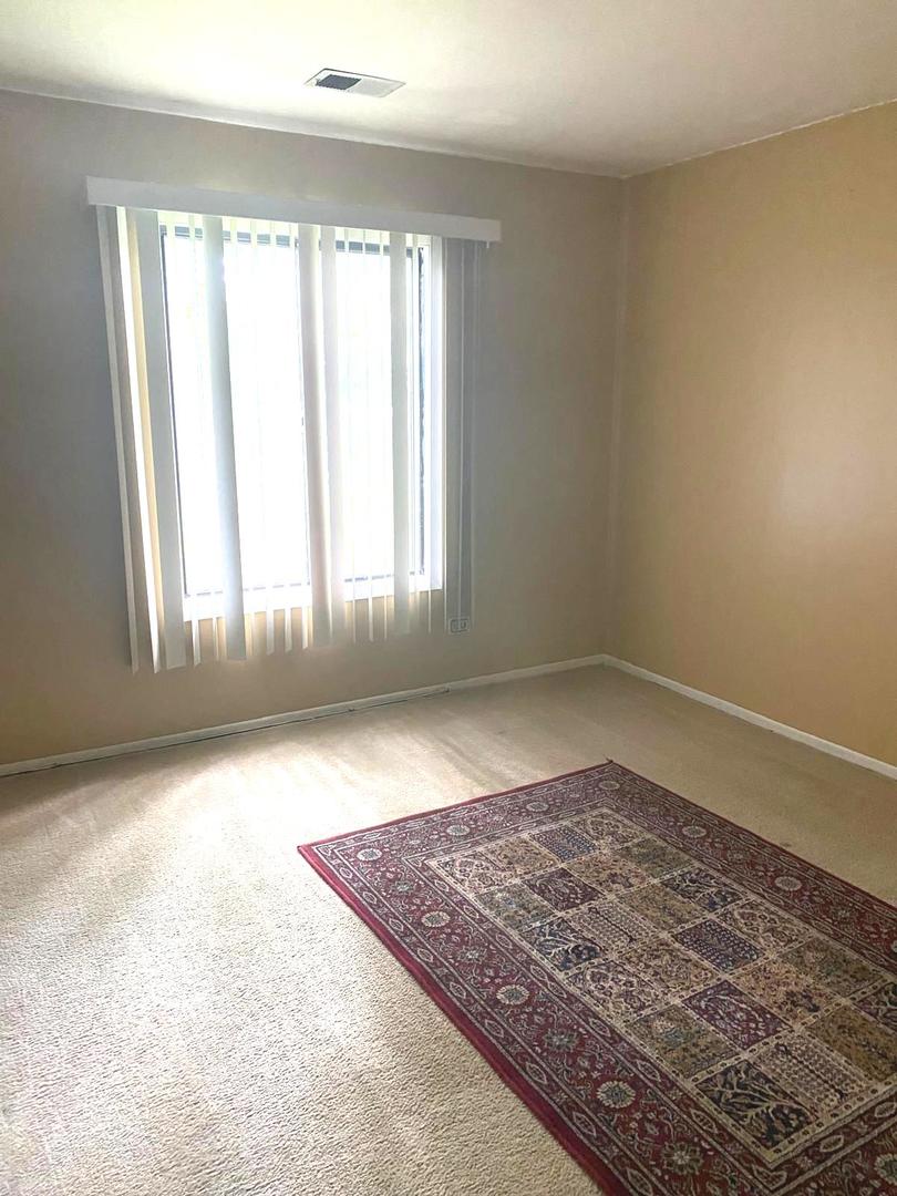 823 E Coach Road #8, Palatine, IL 60074