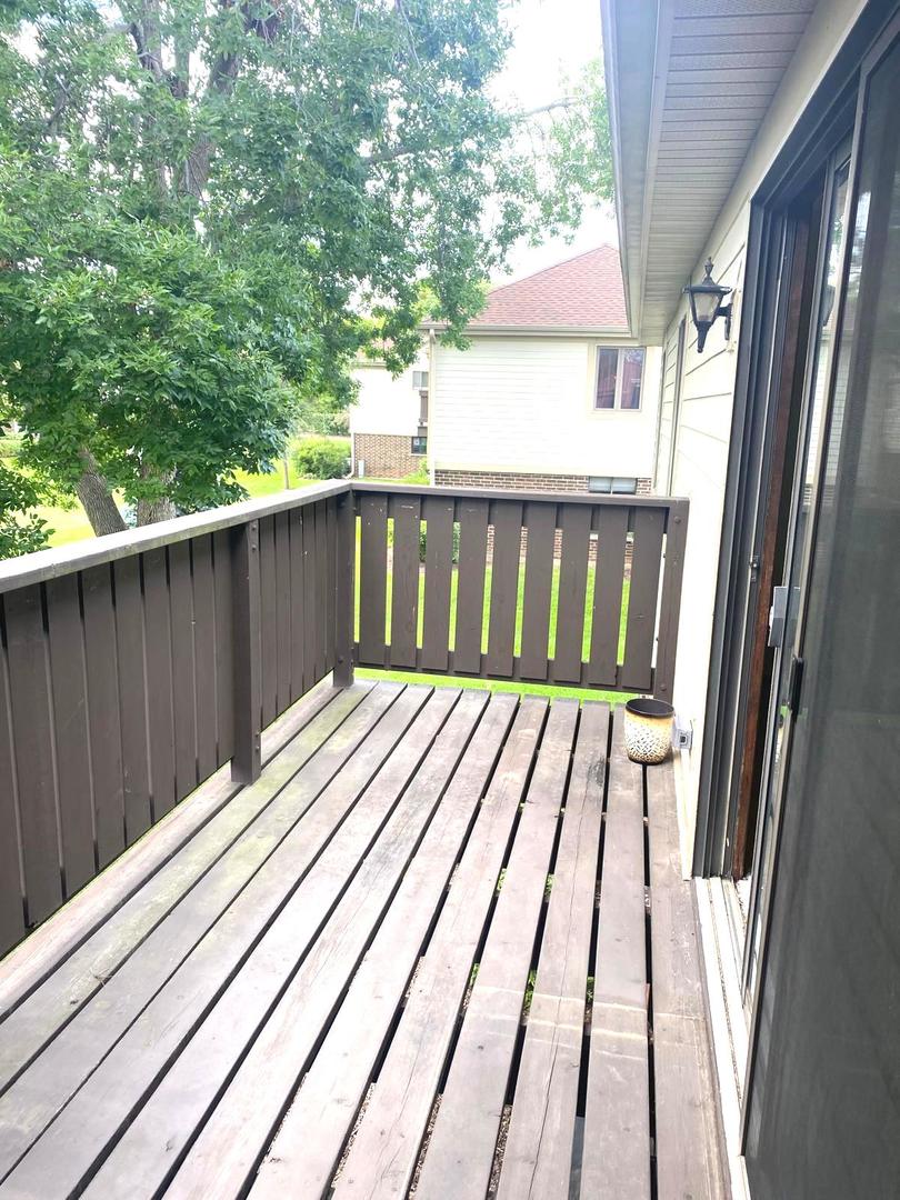 823 E Coach Road #8, Palatine, IL 60074