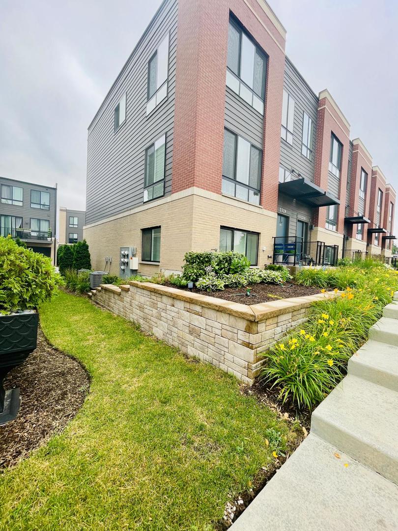 2329 Alumni Drive #0, Schaumburg, IL 60173