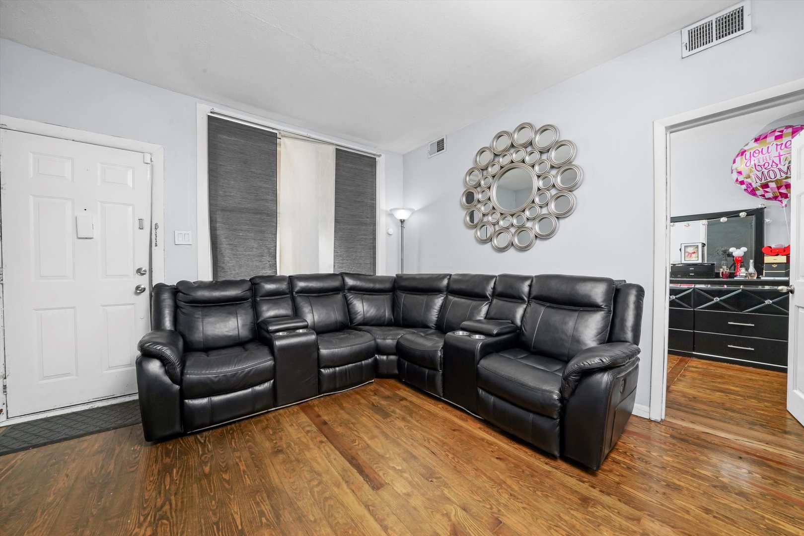 5512 W WRIGHTWOOD Avenue, Chicago, IL 60639