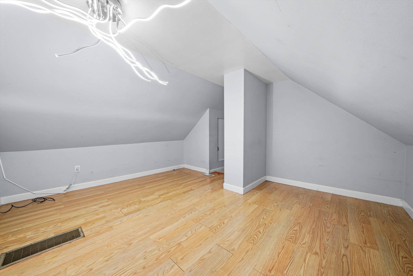 5512 W WRIGHTWOOD Avenue, Chicago, IL 60639