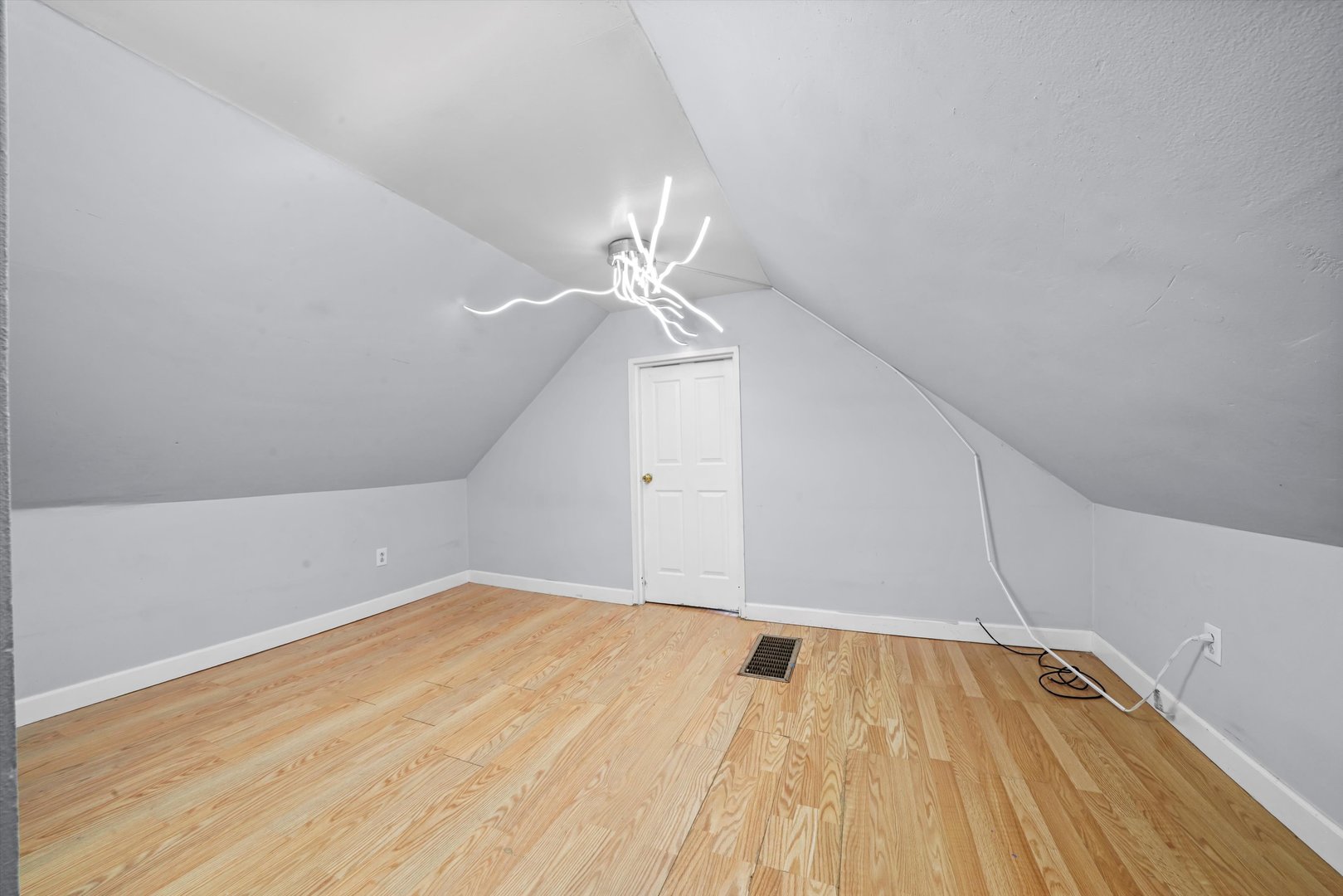 5512 W WRIGHTWOOD Avenue, Chicago, IL 60639