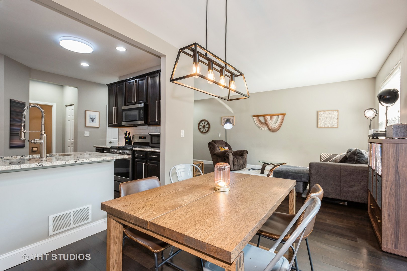 531 Horizon Drive, Bartlett, IL 60103