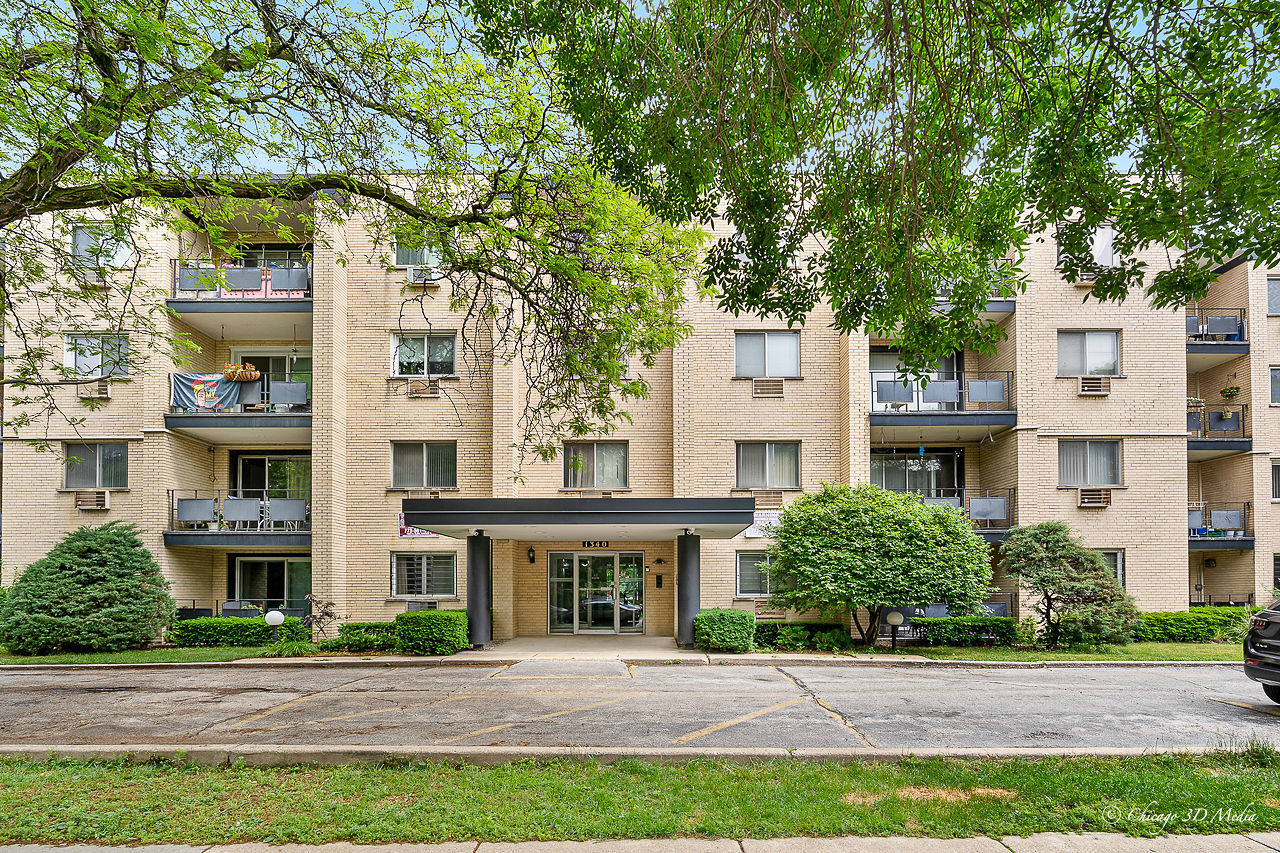 1340 W Touhy Avenue #106, Chicago, IL 60626