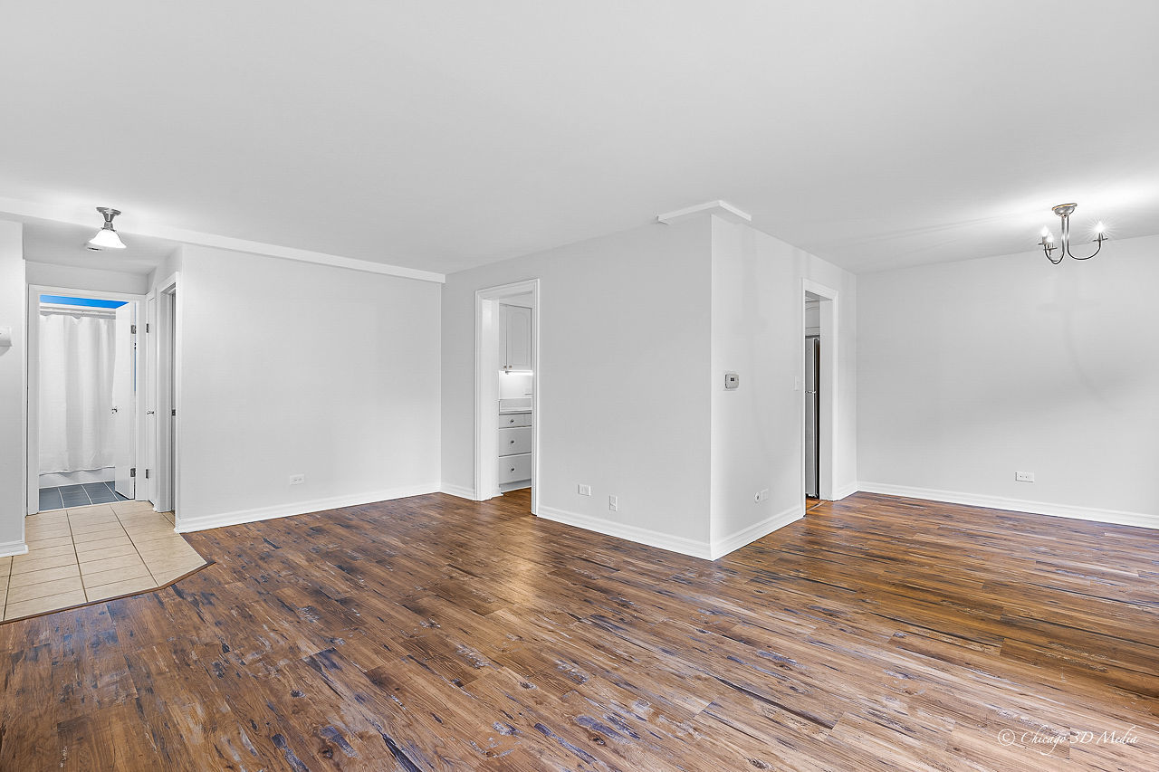1340 W Touhy Avenue #106, Chicago, IL 60626
