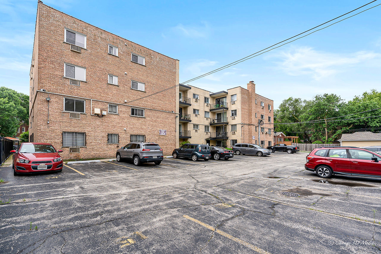1340 W Touhy Avenue #106, Chicago, IL 60626