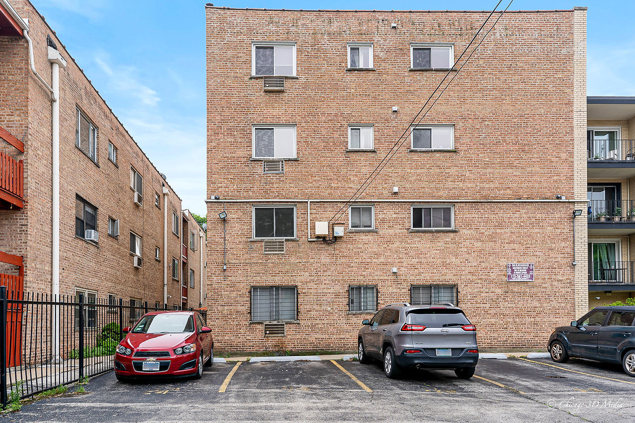 1340 W Touhy Avenue #106, Chicago, IL 60626