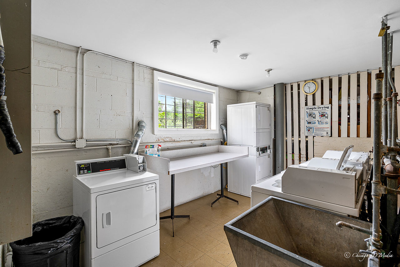1340 W Touhy Avenue #106, Chicago, IL 60626