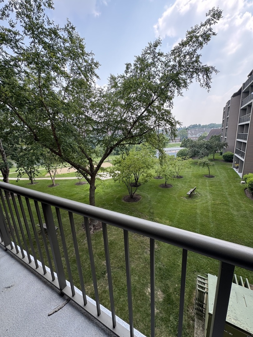 75 Kristin Circle #302, Schaumburg, IL 60195