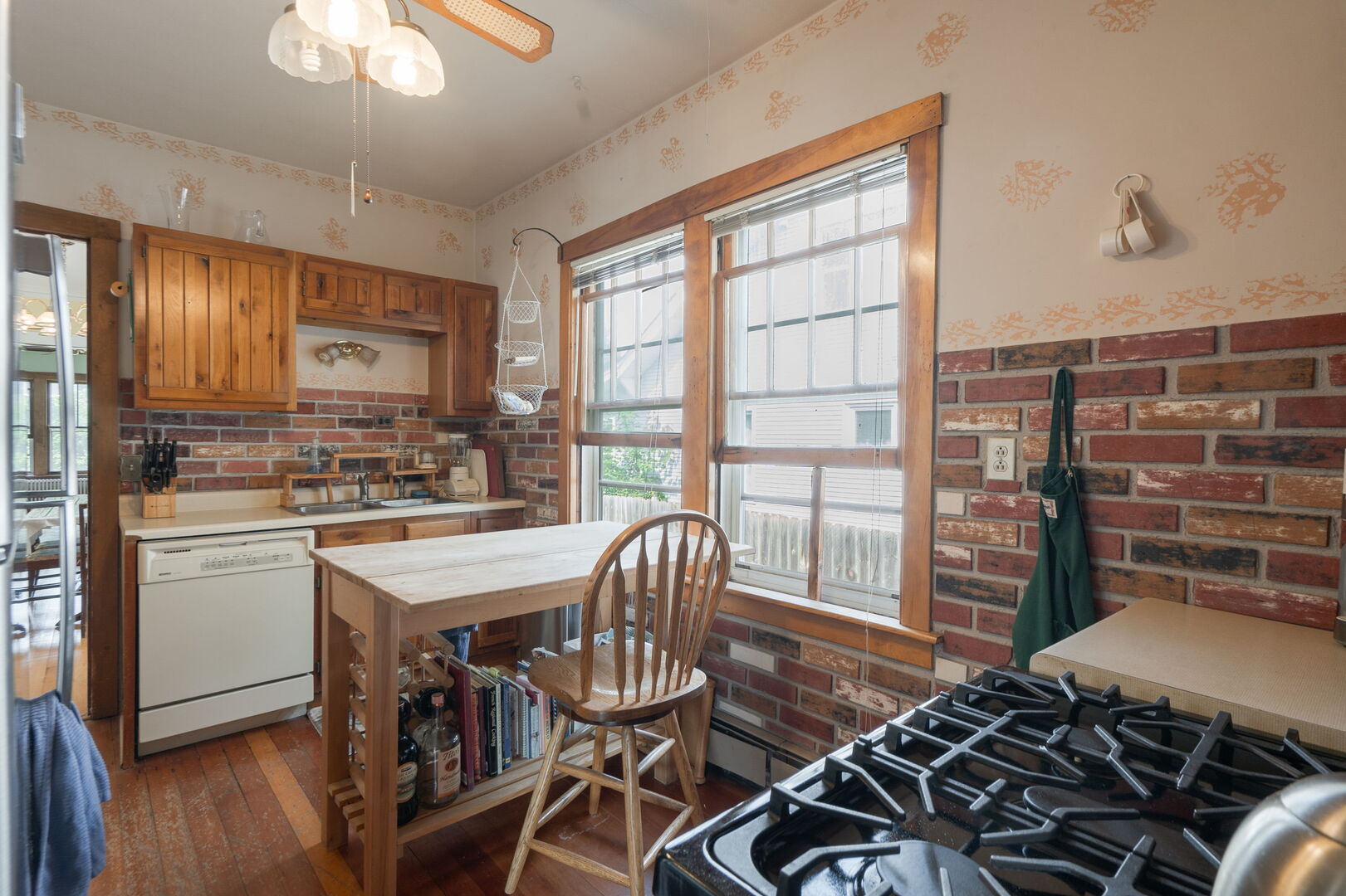 1311 Henry Avenue, Des Plaines, IL 60016