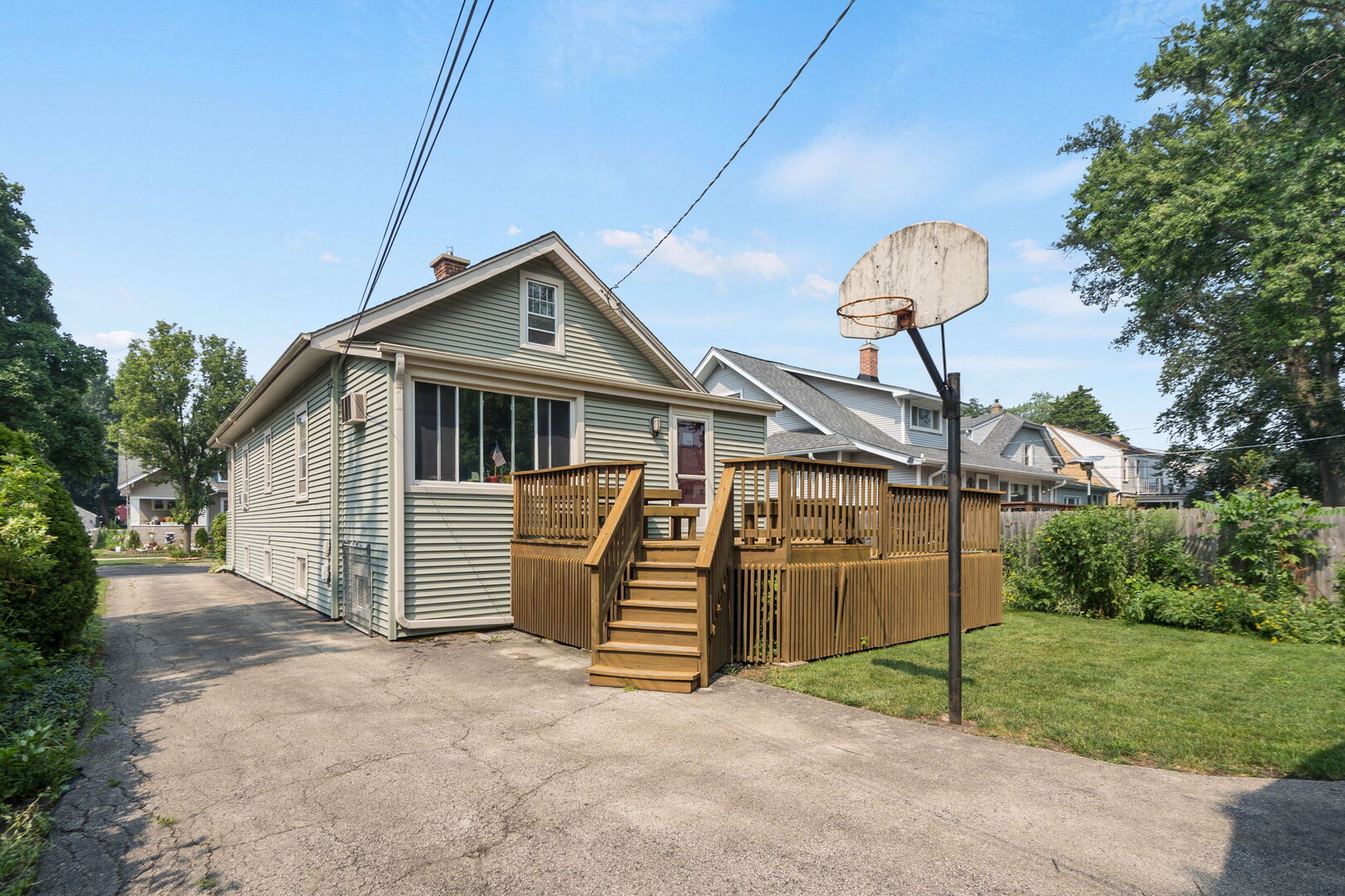 1311 Henry Avenue, Des Plaines, IL 60016