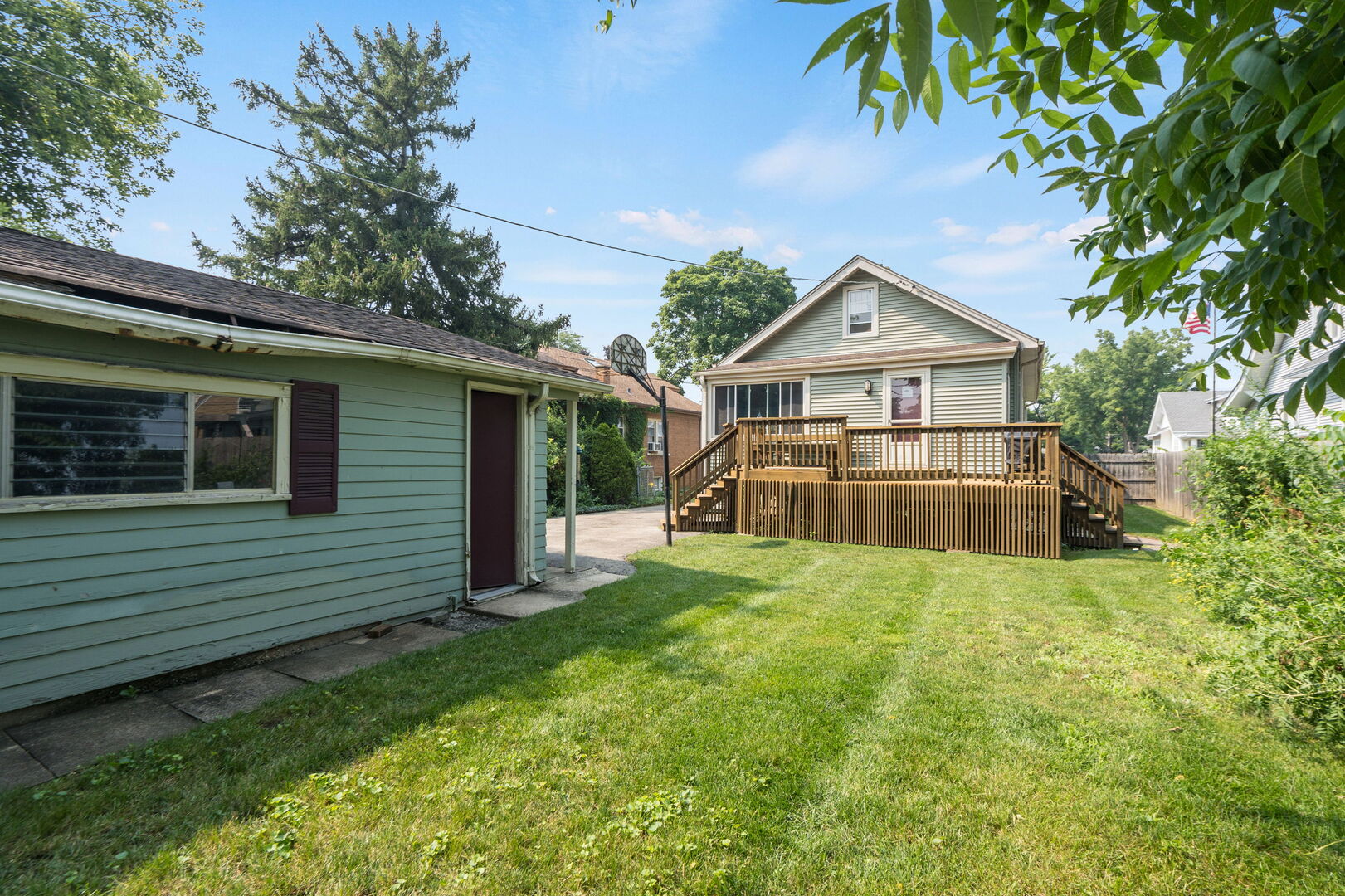 1311 Henry Avenue, Des Plaines, IL 60016