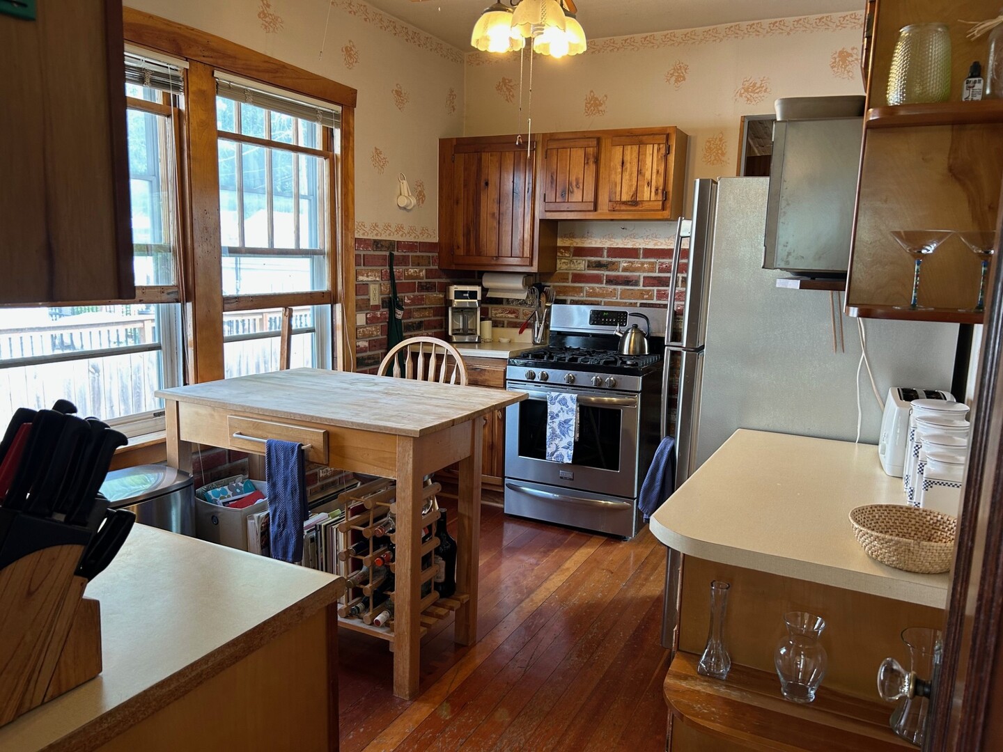 1311 Henry Avenue, Des Plaines, IL 60016