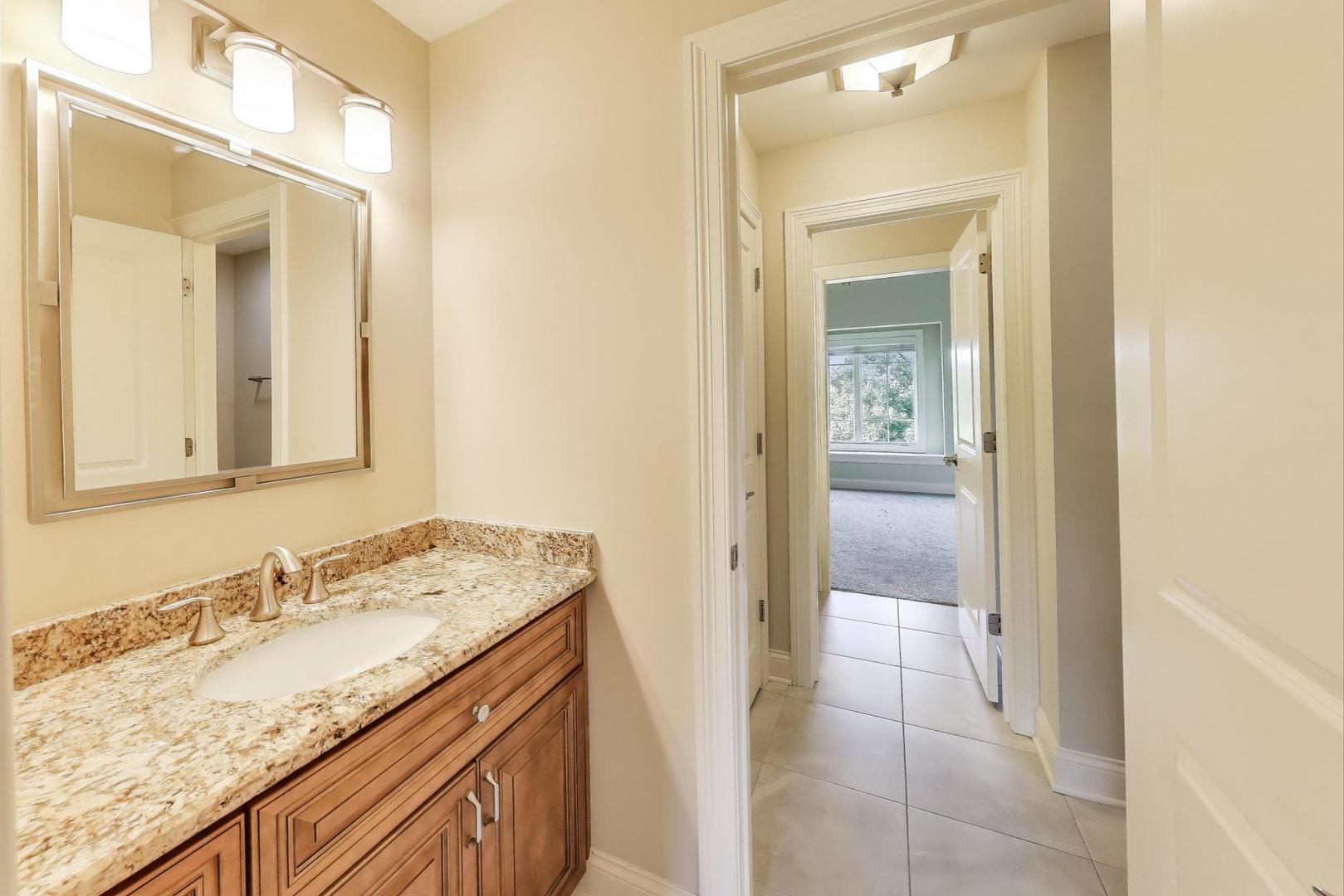 643 Oak Lane, South Elgin, IL 60177