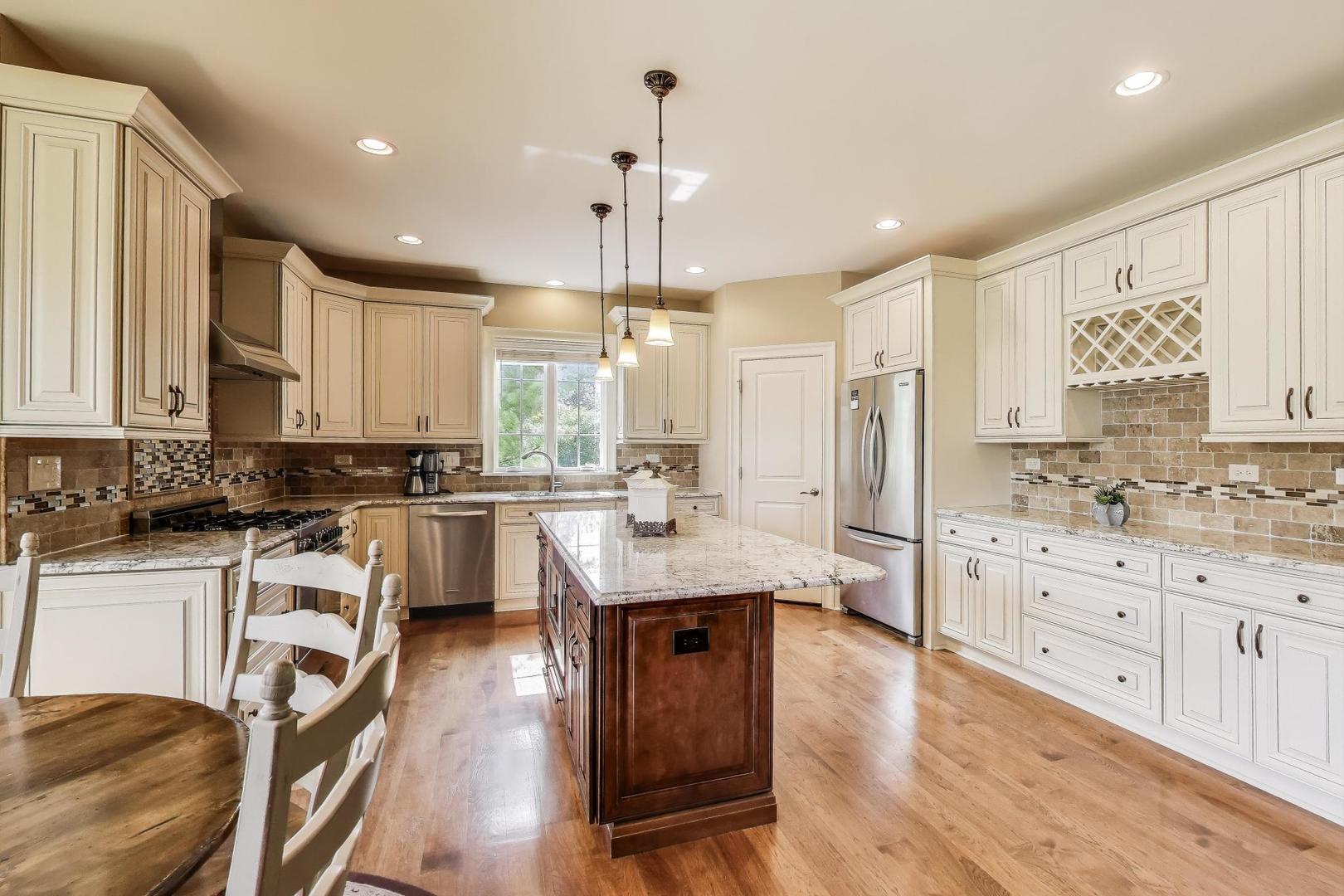 643 Oak Lane, South Elgin, IL 60177