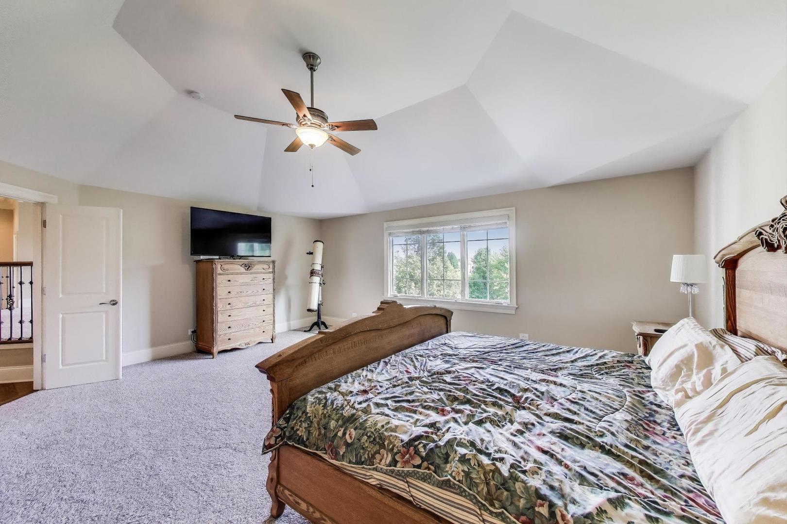 643 Oak Lane, South Elgin, IL 60177
