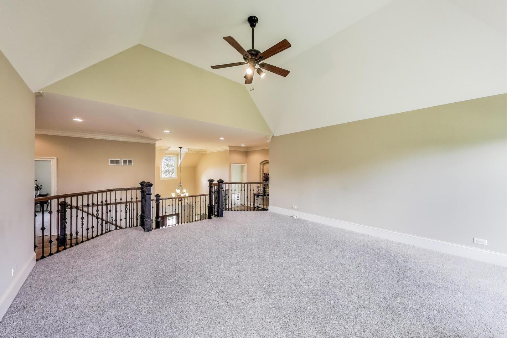 643 Oak Lane, South Elgin, IL 60177