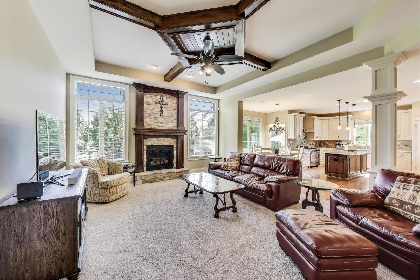643 Oak Lane, South Elgin, IL 60177
