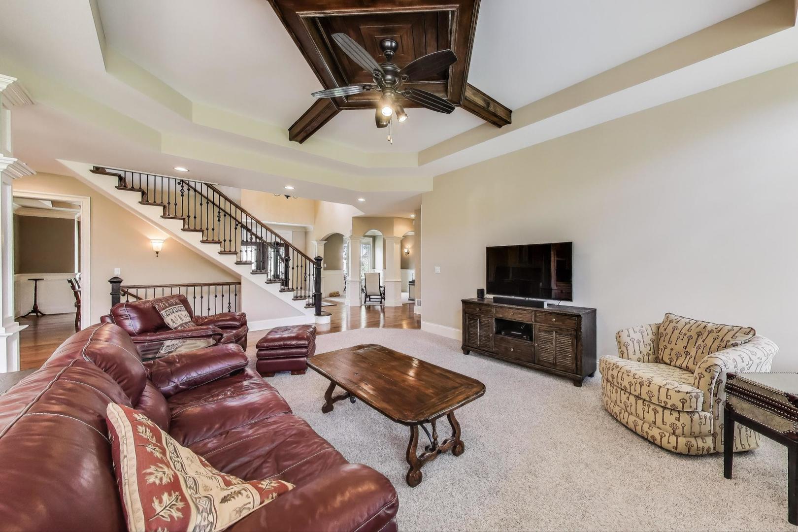 643 Oak Lane, South Elgin, IL 60177