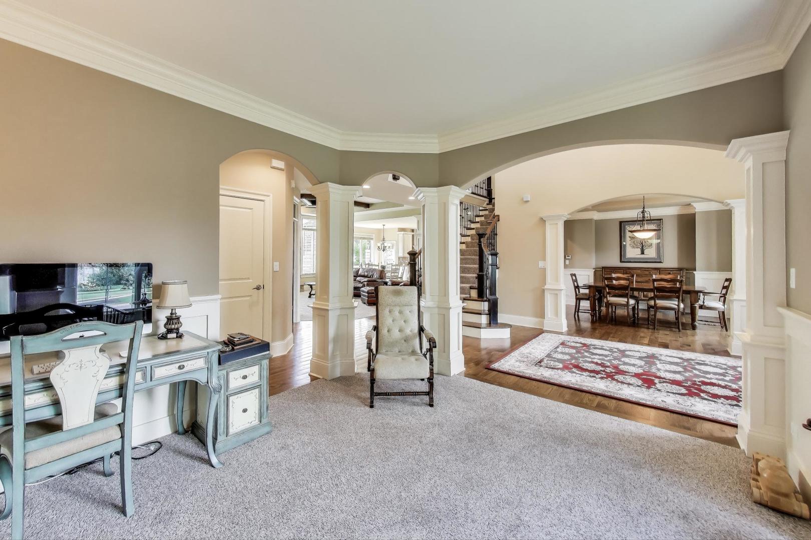 643 Oak Lane, South Elgin, IL 60177
