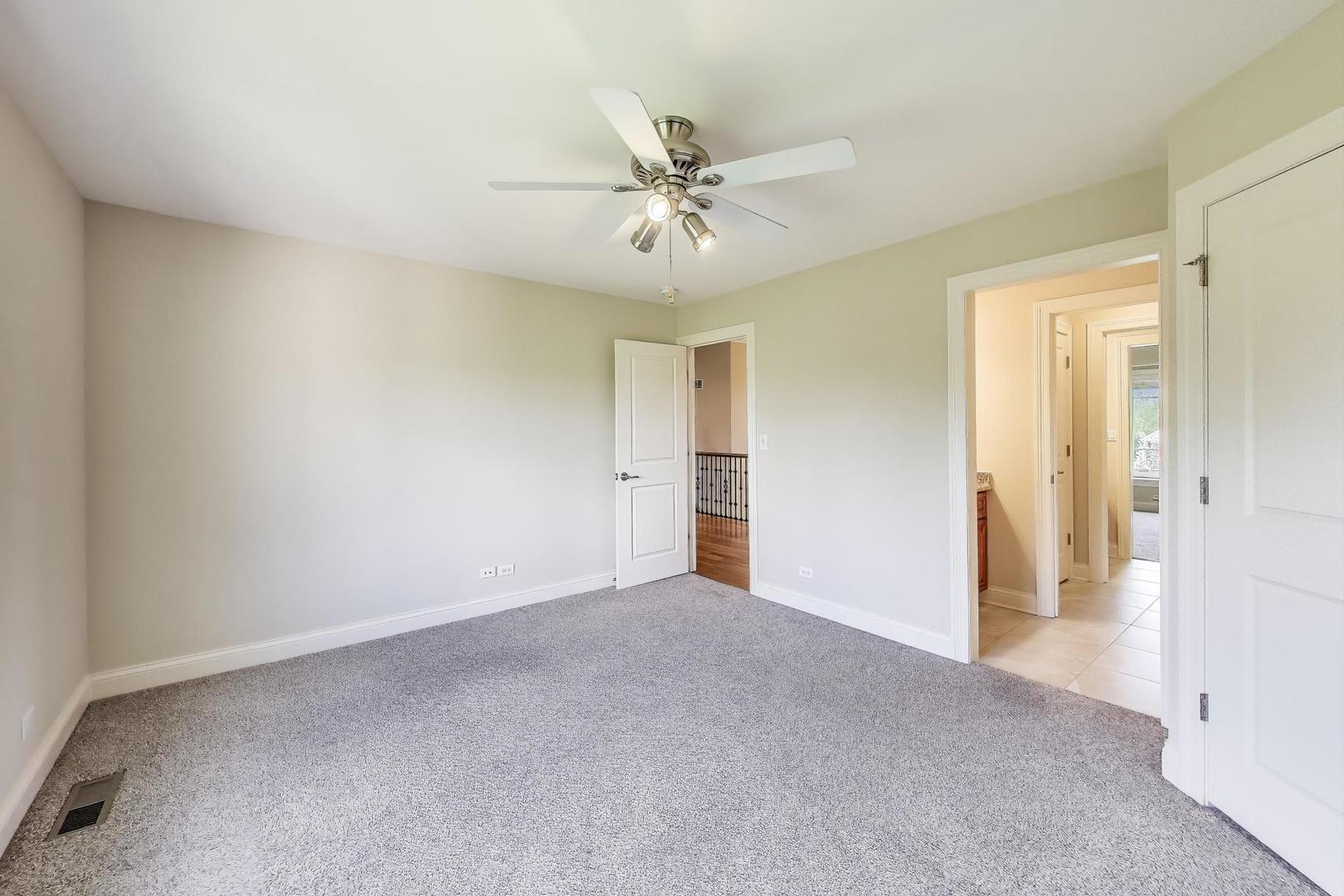 643 Oak Lane, South Elgin, IL 60177