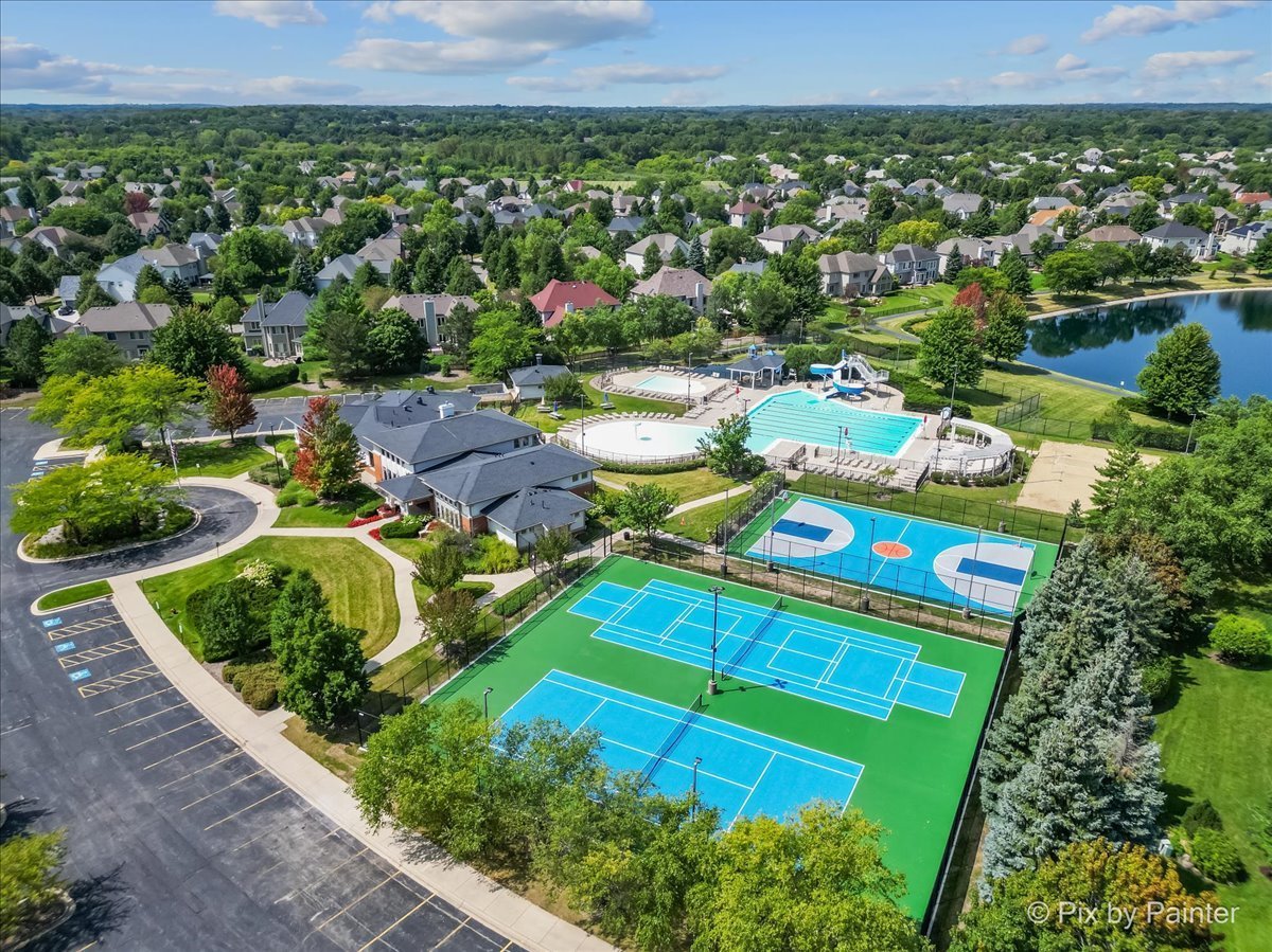 643 Oak Lane, South Elgin, IL 60177
