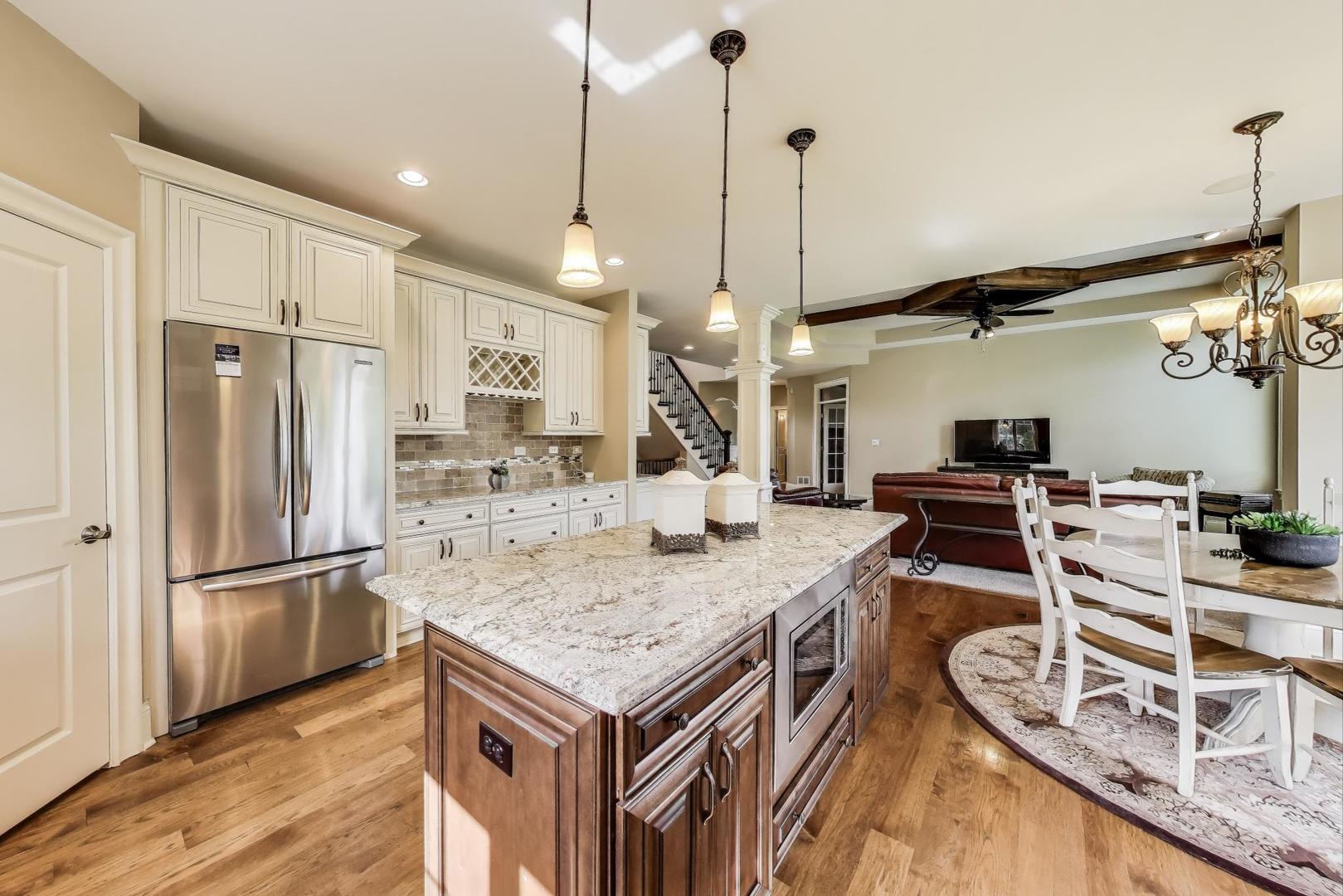 643 Oak Lane, South Elgin, IL 60177