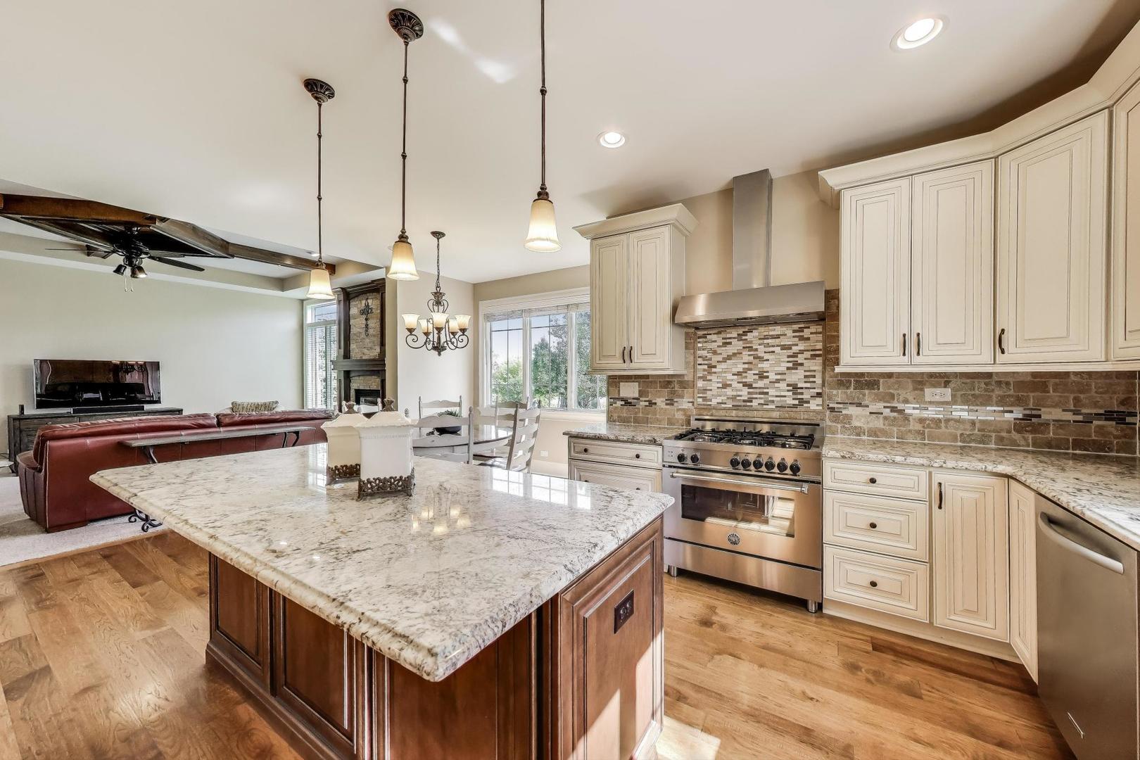 643 Oak Lane, South Elgin, IL 60177