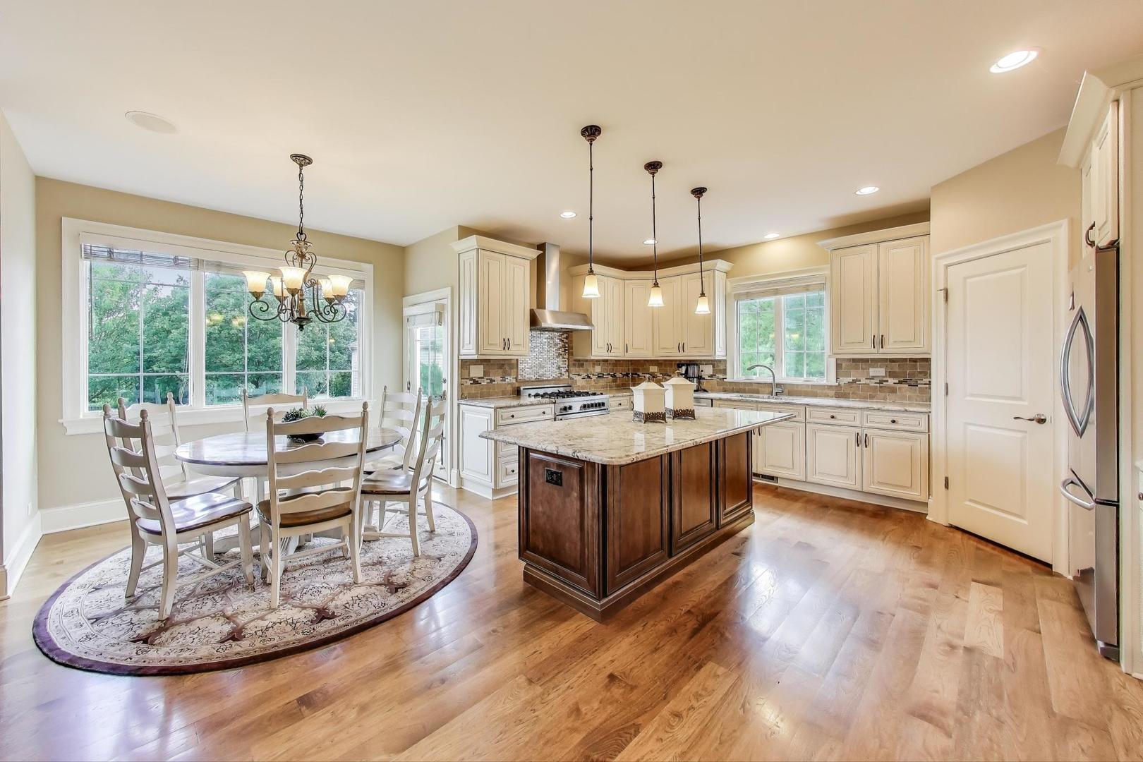 643 Oak Lane, South Elgin, IL 60177