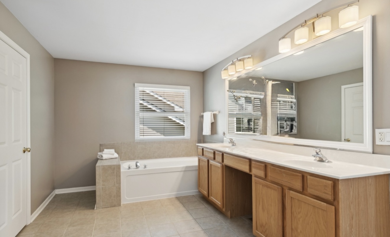 841 Barclay Drive, Bolingbrook, IL 60440