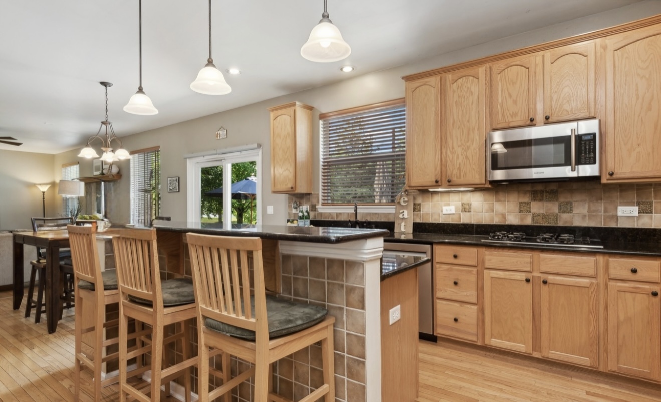 841 Barclay Drive, Bolingbrook, IL 60440