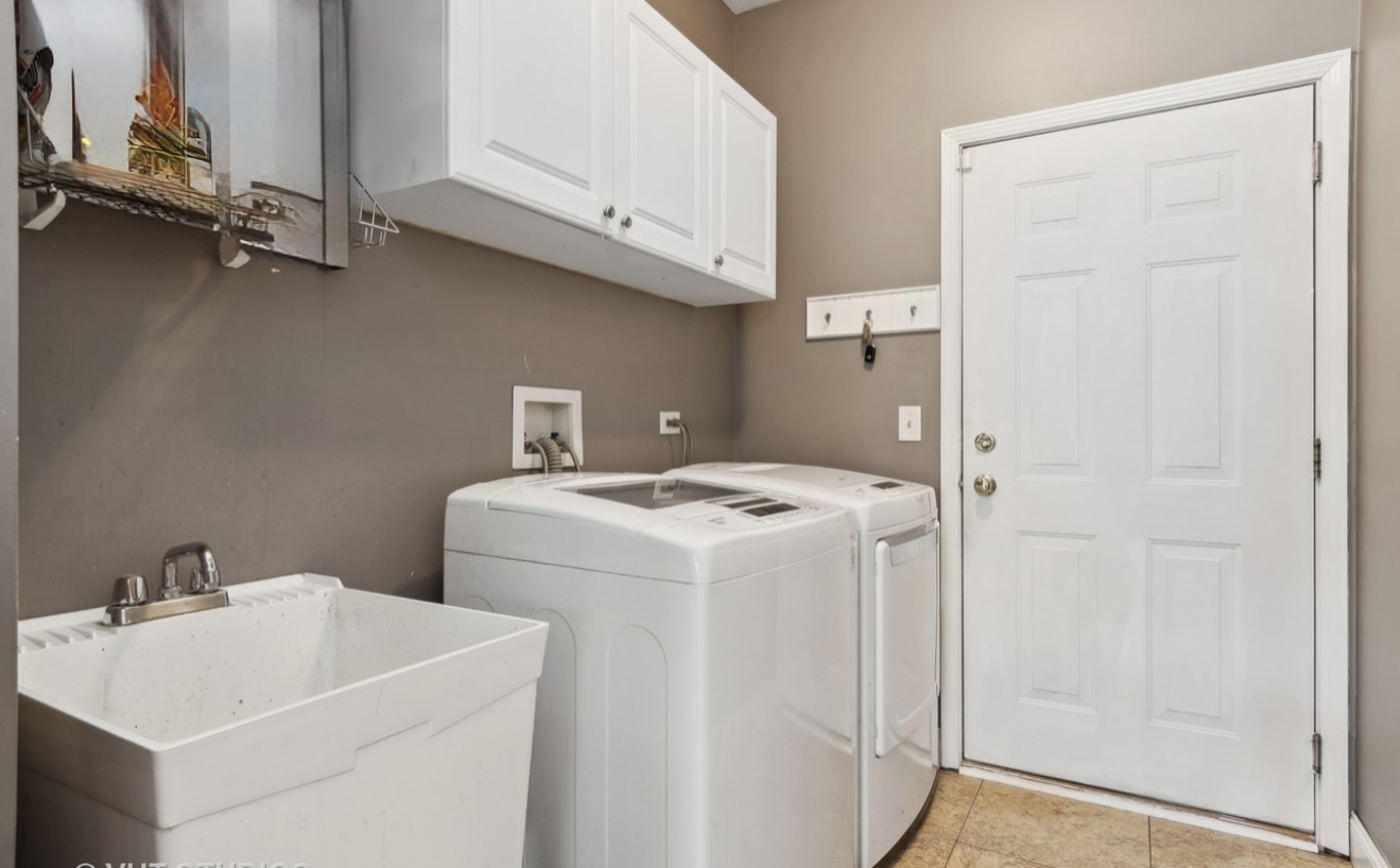 841 Barclay Drive, Bolingbrook, IL 60440