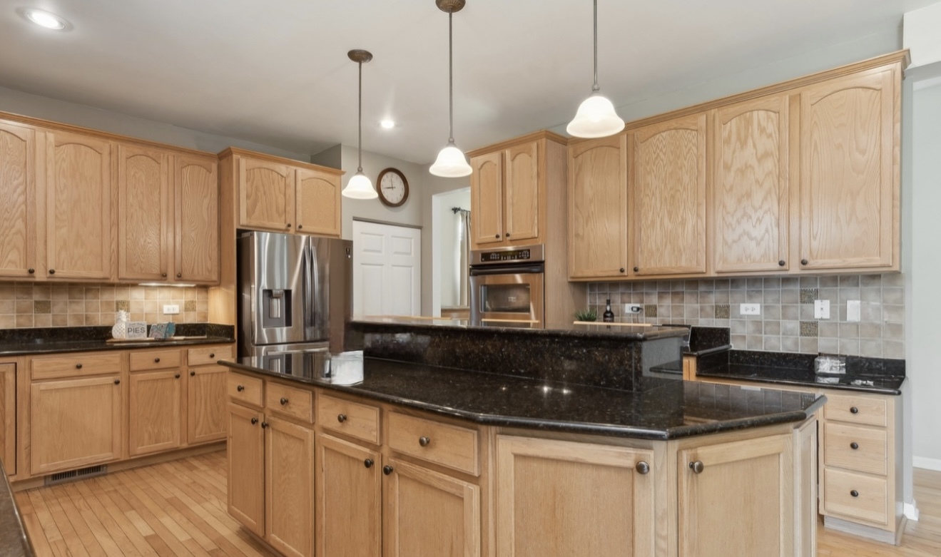 841 Barclay Drive, Bolingbrook, IL 60440