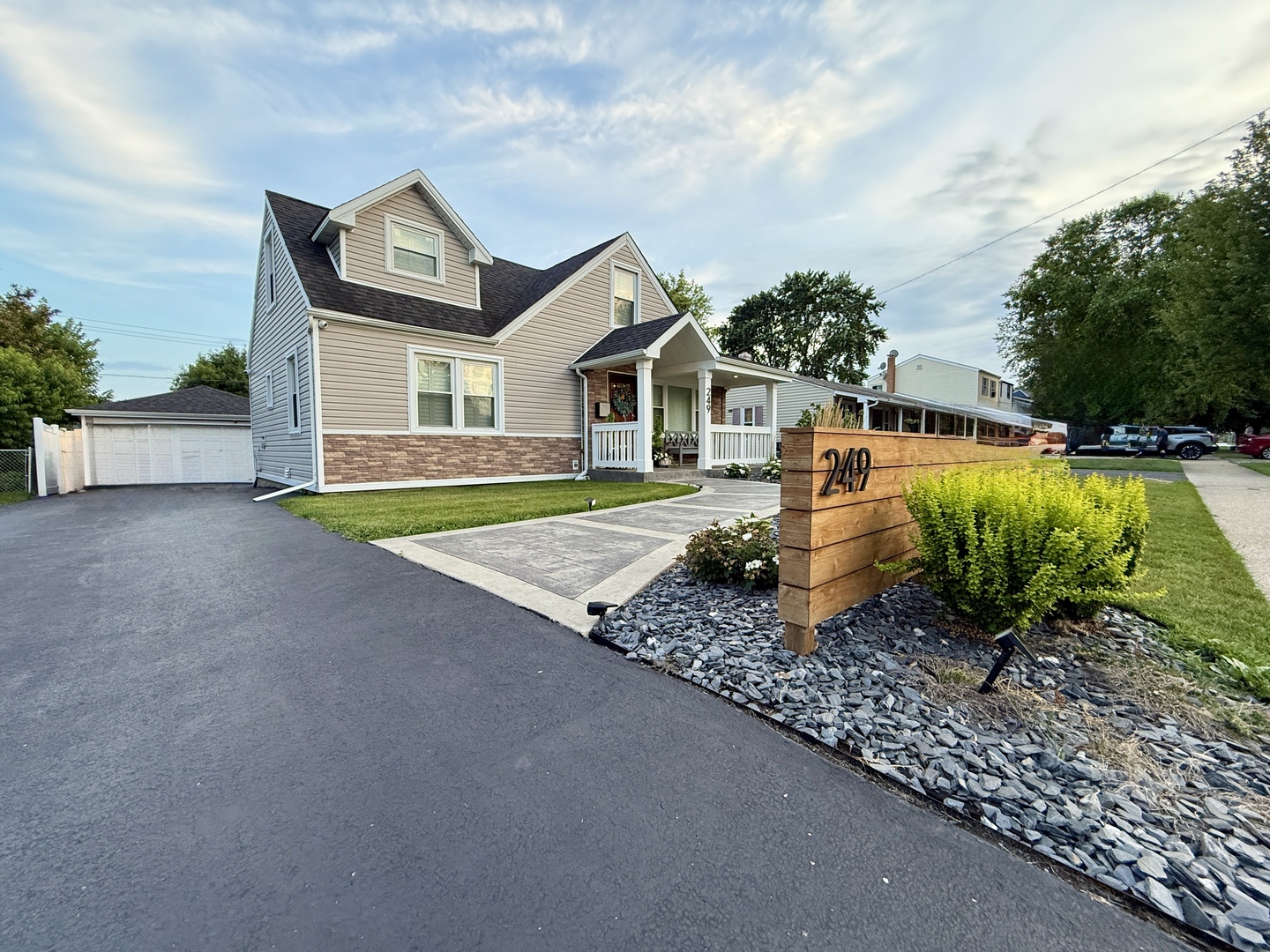 249 Village Drive, Northlake, IL 60164
