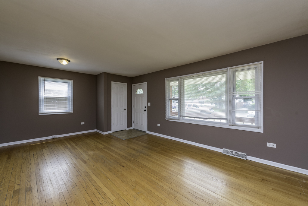 2215 HERMON Avenue, Zion, IL 60099
