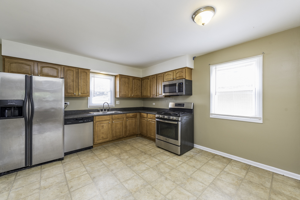 2215 HERMON Avenue, Zion, IL 60099
