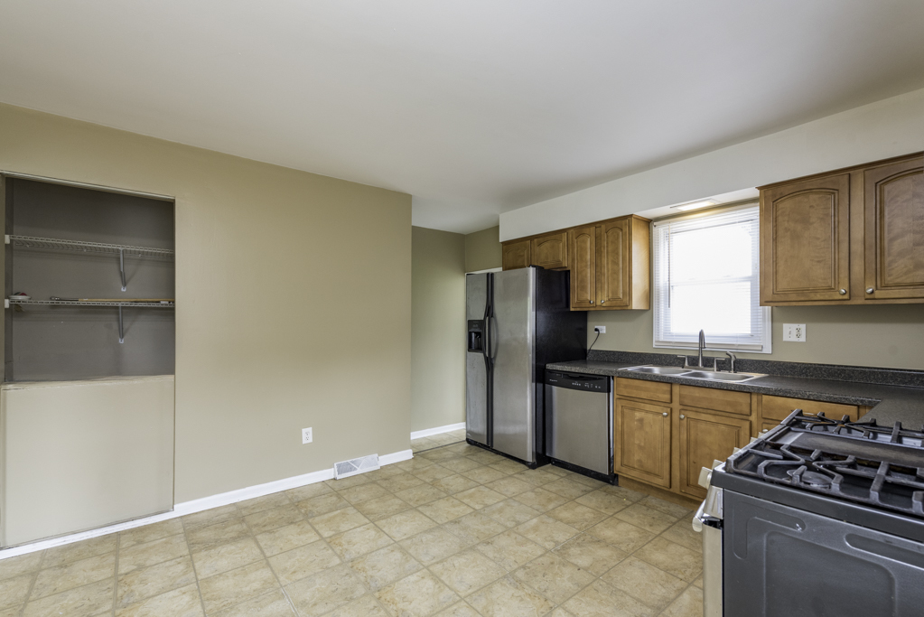 2215 HERMON Avenue, Zion, IL 60099
