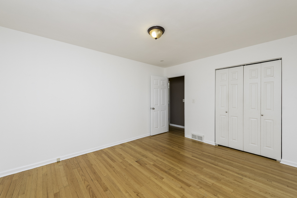 2215 HERMON Avenue, Zion, IL 60099