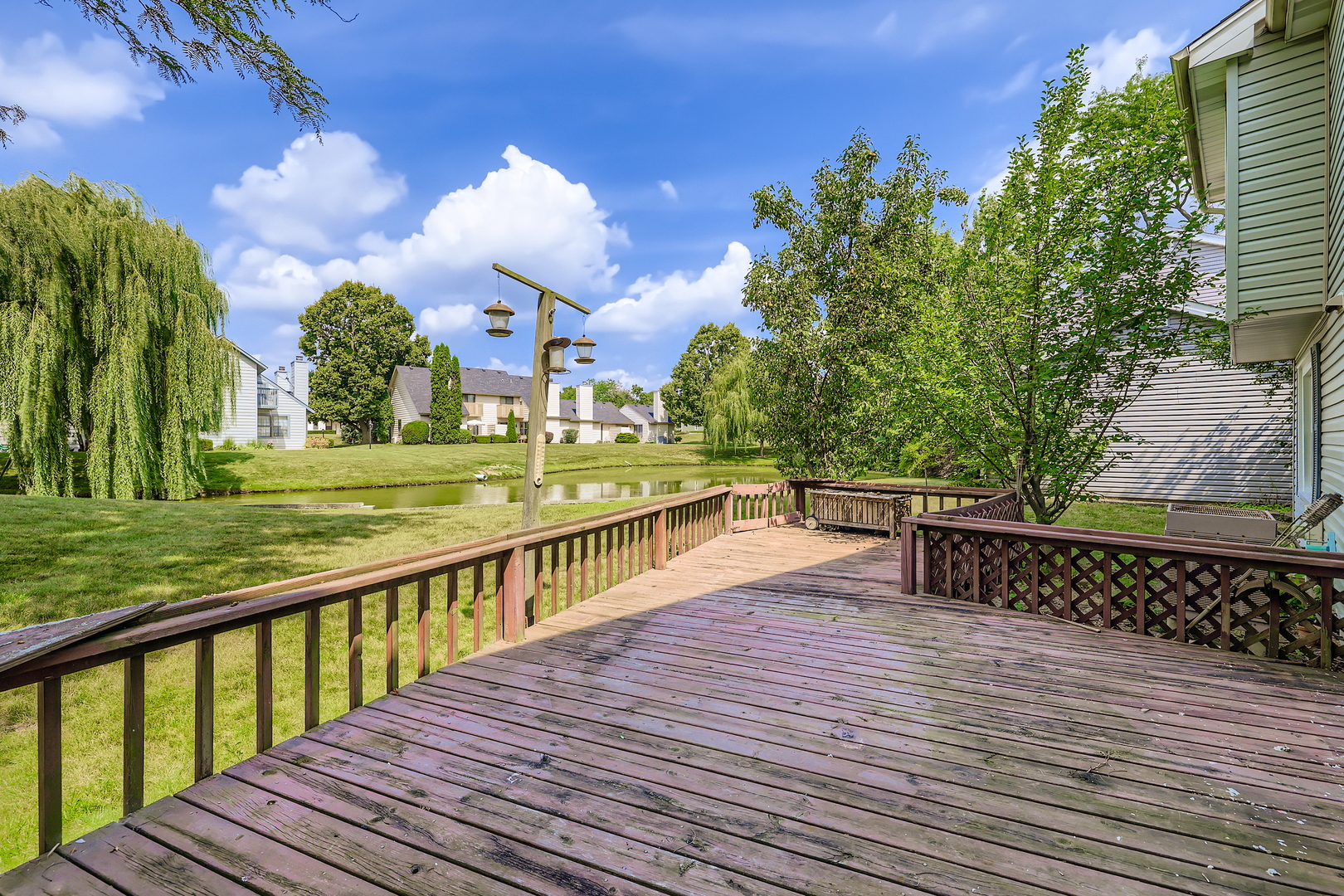 651 White Court, Gurnee, IL 60031