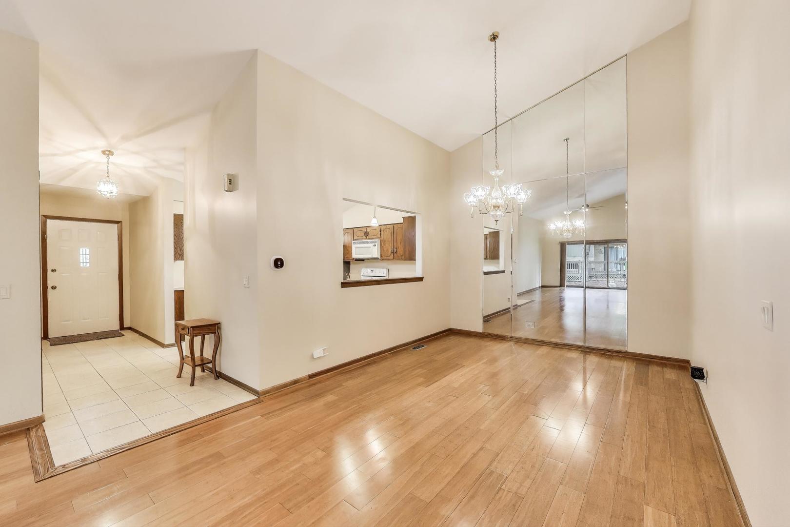 45 Castle Rock Lane, Bloomingdale, IL 60108