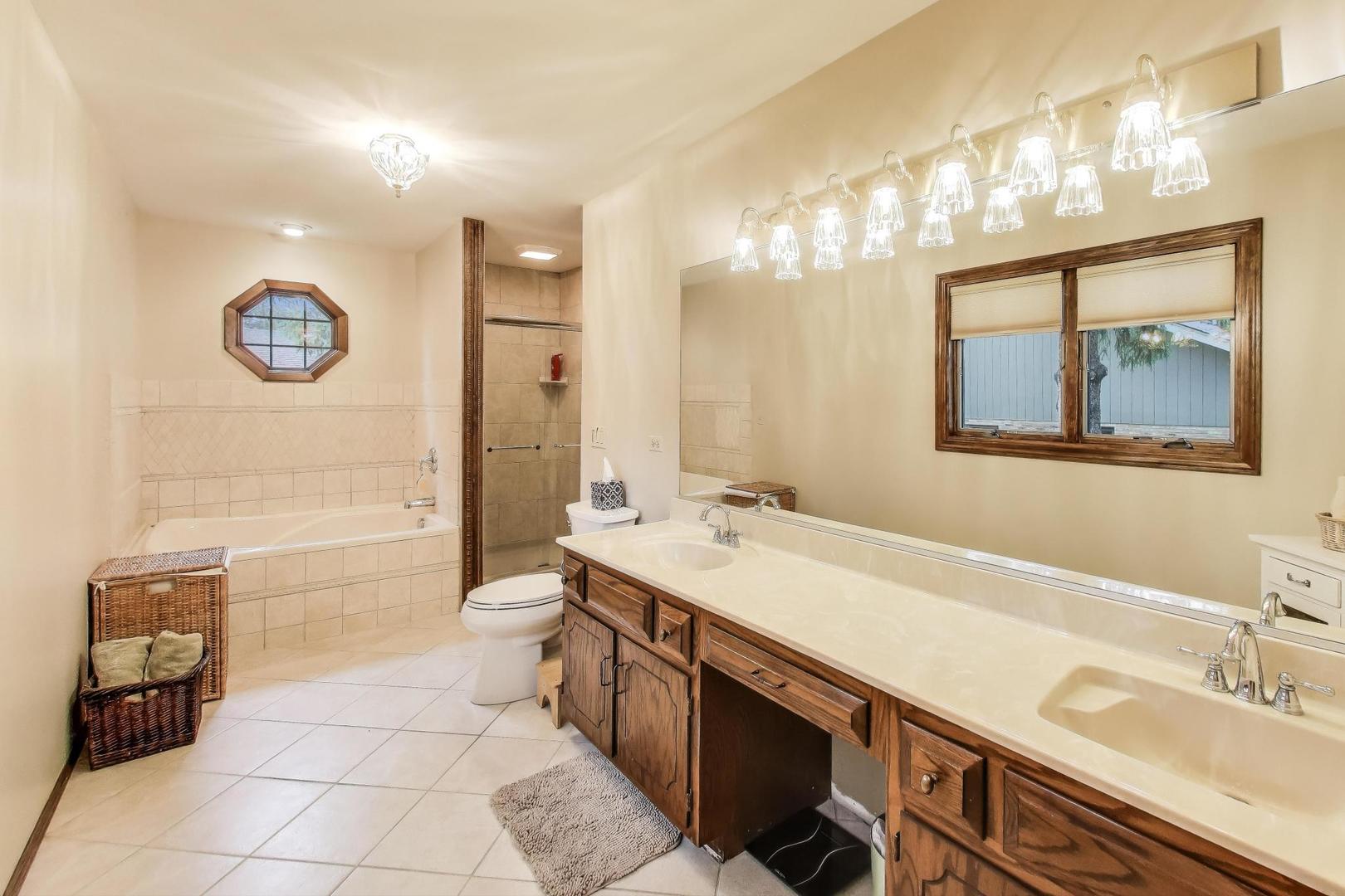 45 Castle Rock Lane, Bloomingdale, IL 60108