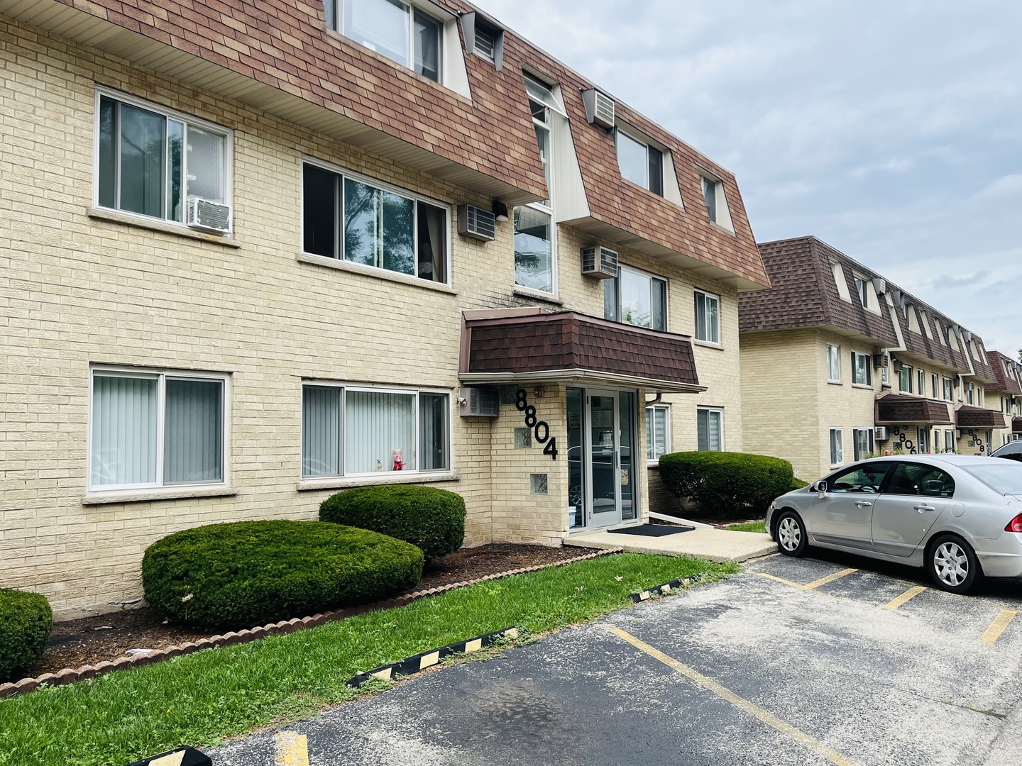 8804 BRIAR Court #2A, Des Plaines, IL 60016