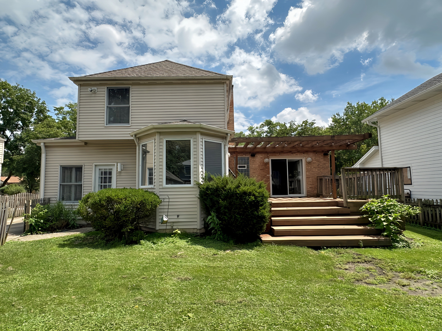 14 Mohawk Drive, Clarendon Hills, IL 60514